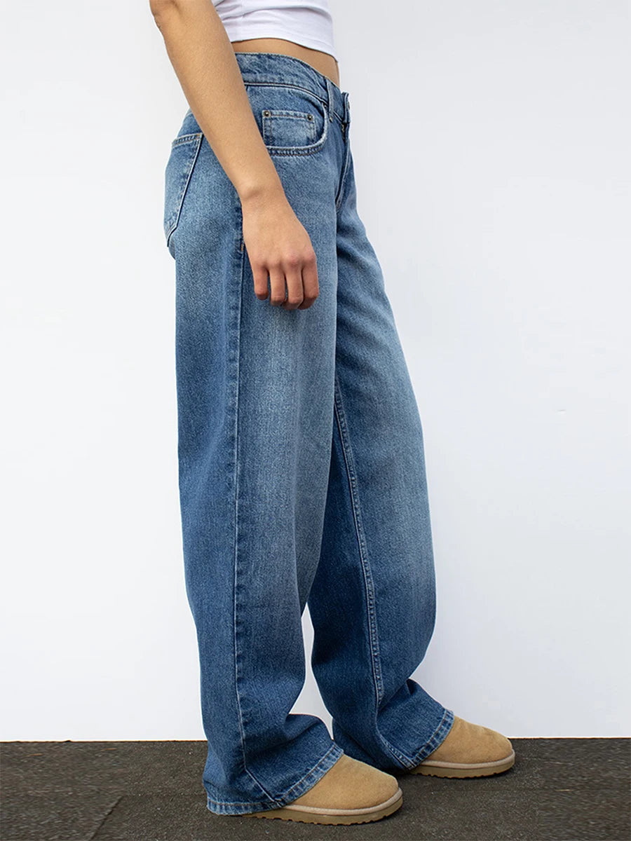 Blaue Jeanshose mit niedriger Taille