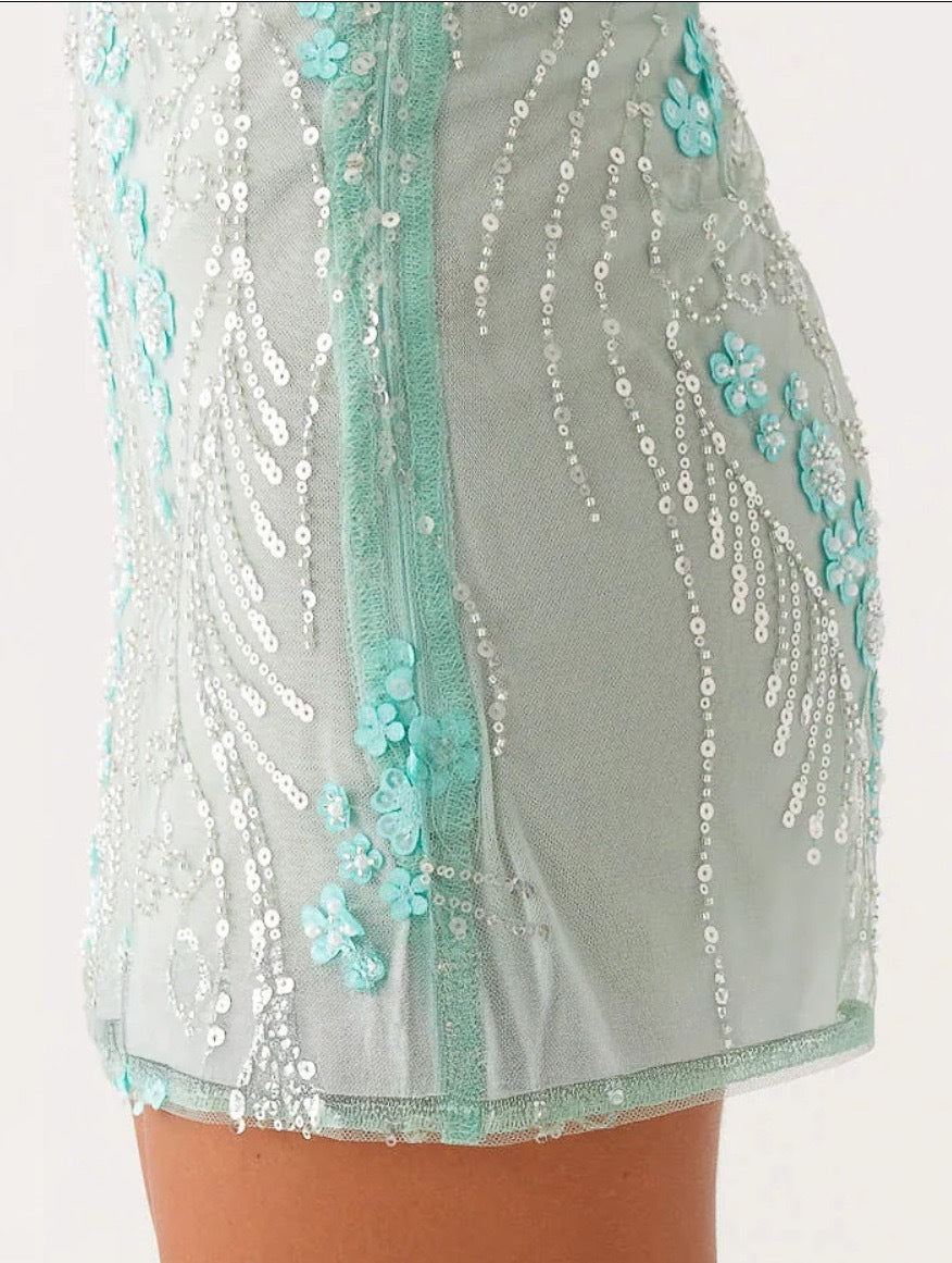 Jupe style Stockholm soirée avec broderies turquoises et sequins brillants pour une soirée élégante