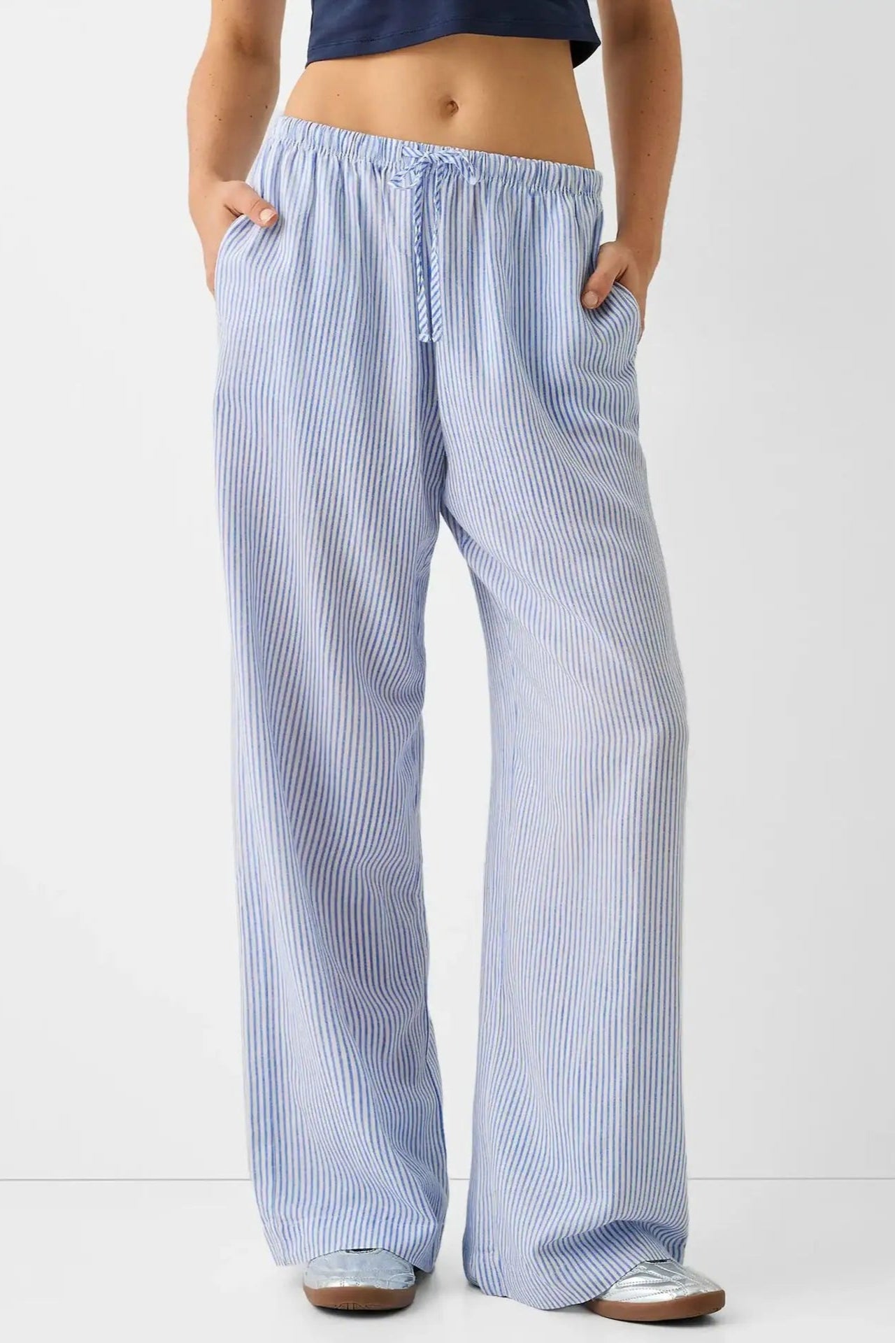 Pantalon scandinave style clean girl stockholm style rayé bleu et blanc coupe large confortable