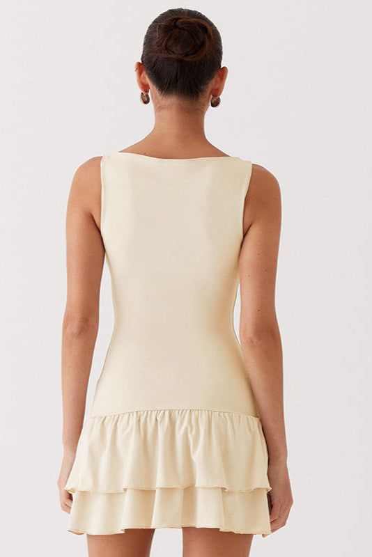 Robe style Stockholm été beige sans manches avec jupe volantée vue de dos par My Store